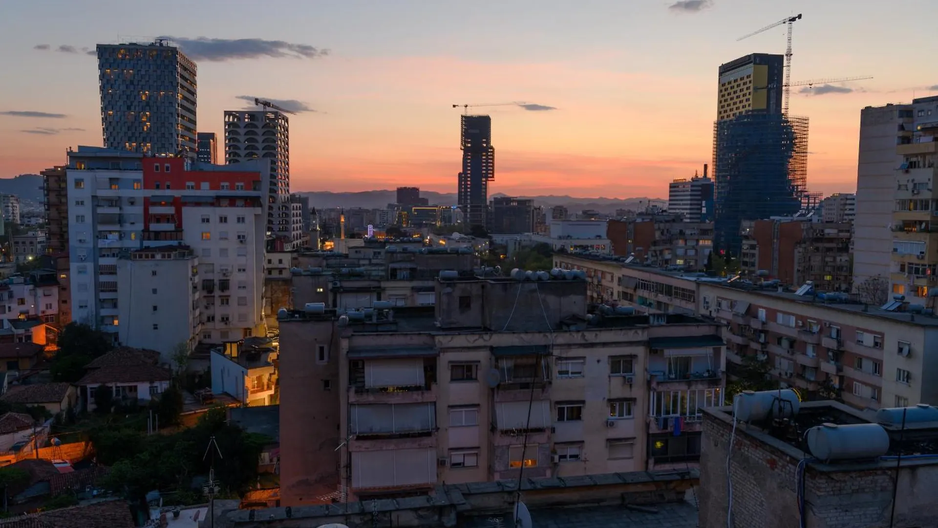Terrace Tirana Cityscape 2 公寓